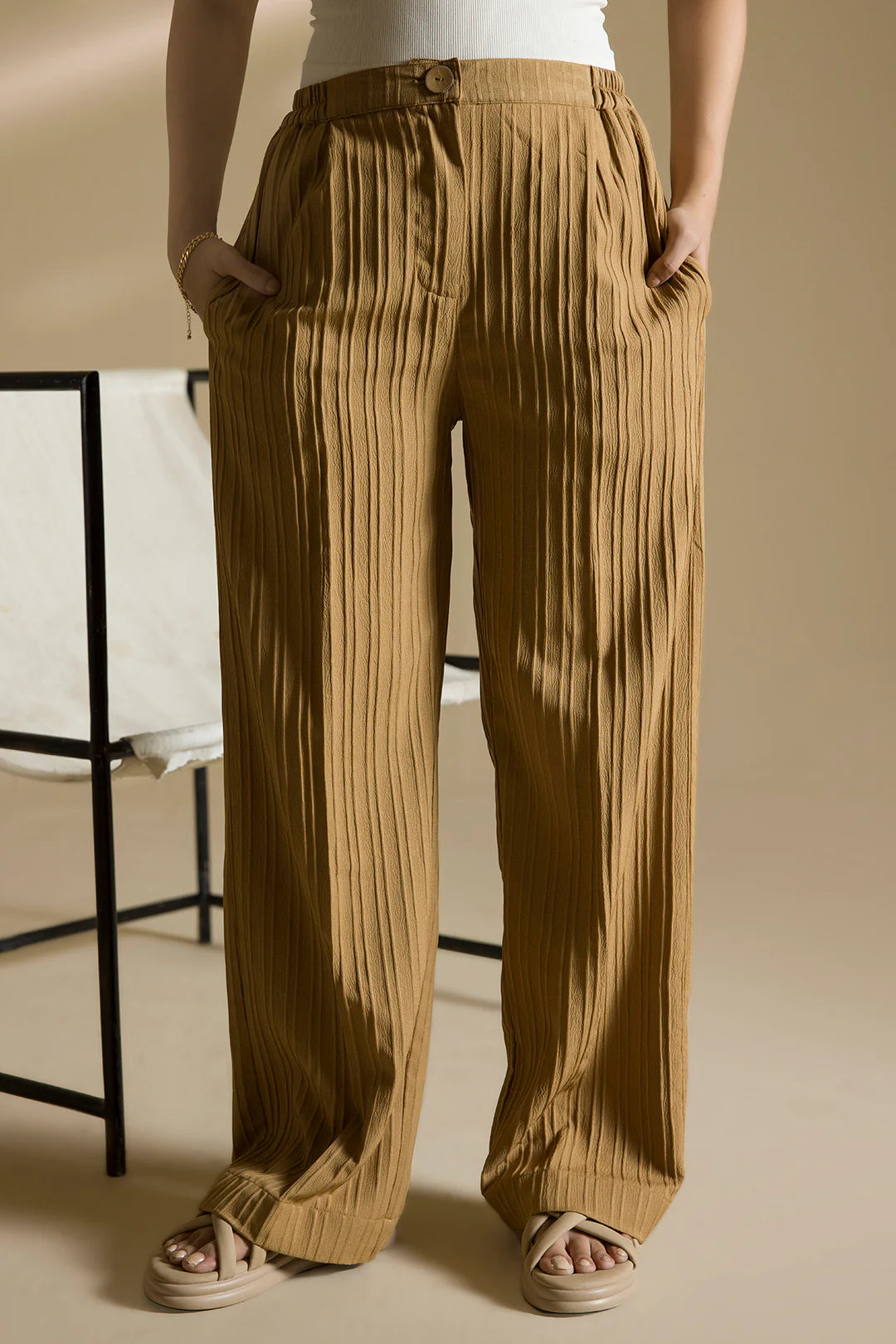Tailored Wide-Leg Trousers – Brown
