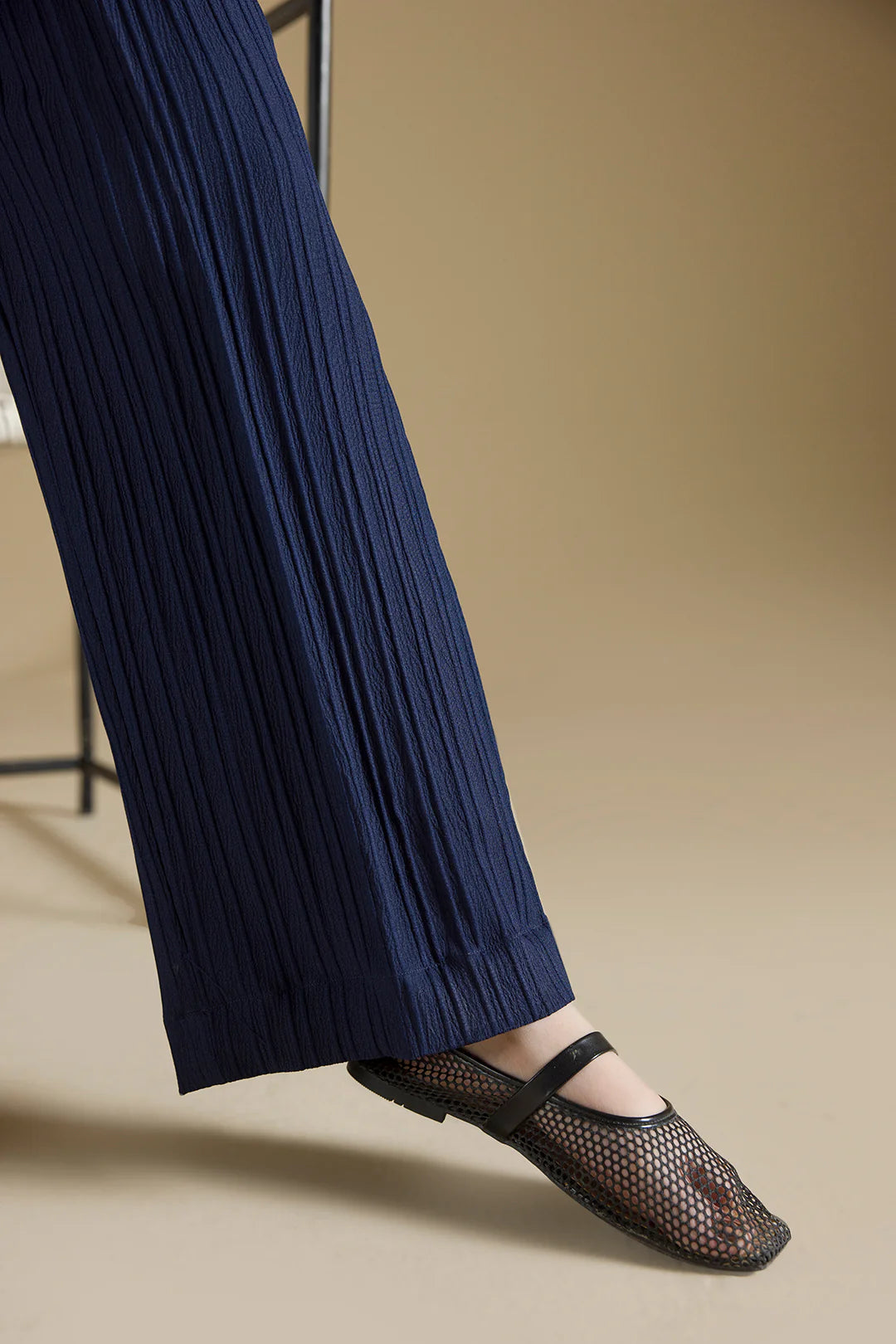 Tailored Wide-Leg Trousers – Navy Blue