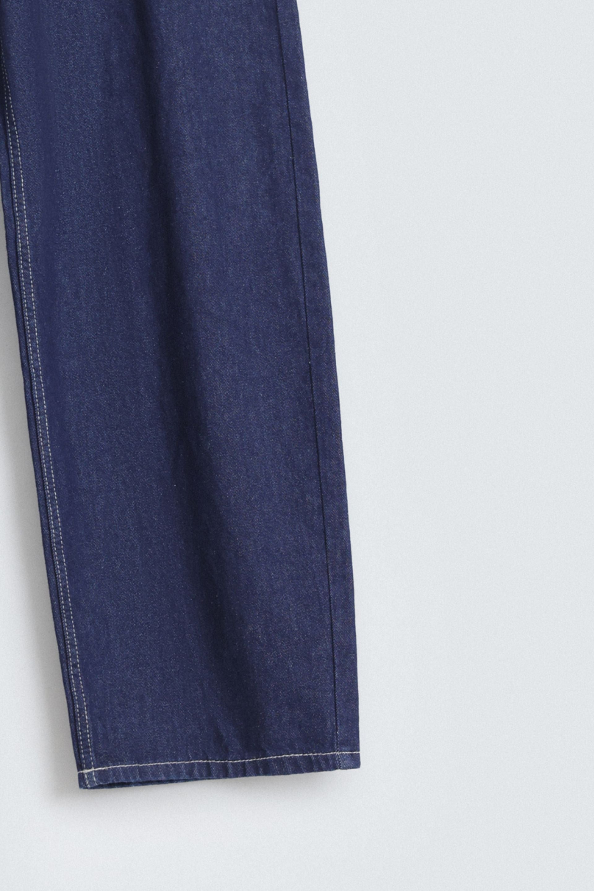 Mid-Rise Baggy Jeans