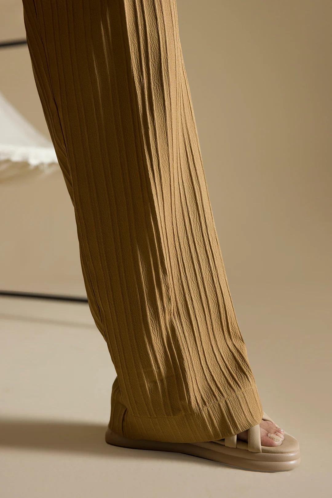 Tailored Wide-Leg Trousers – Brown