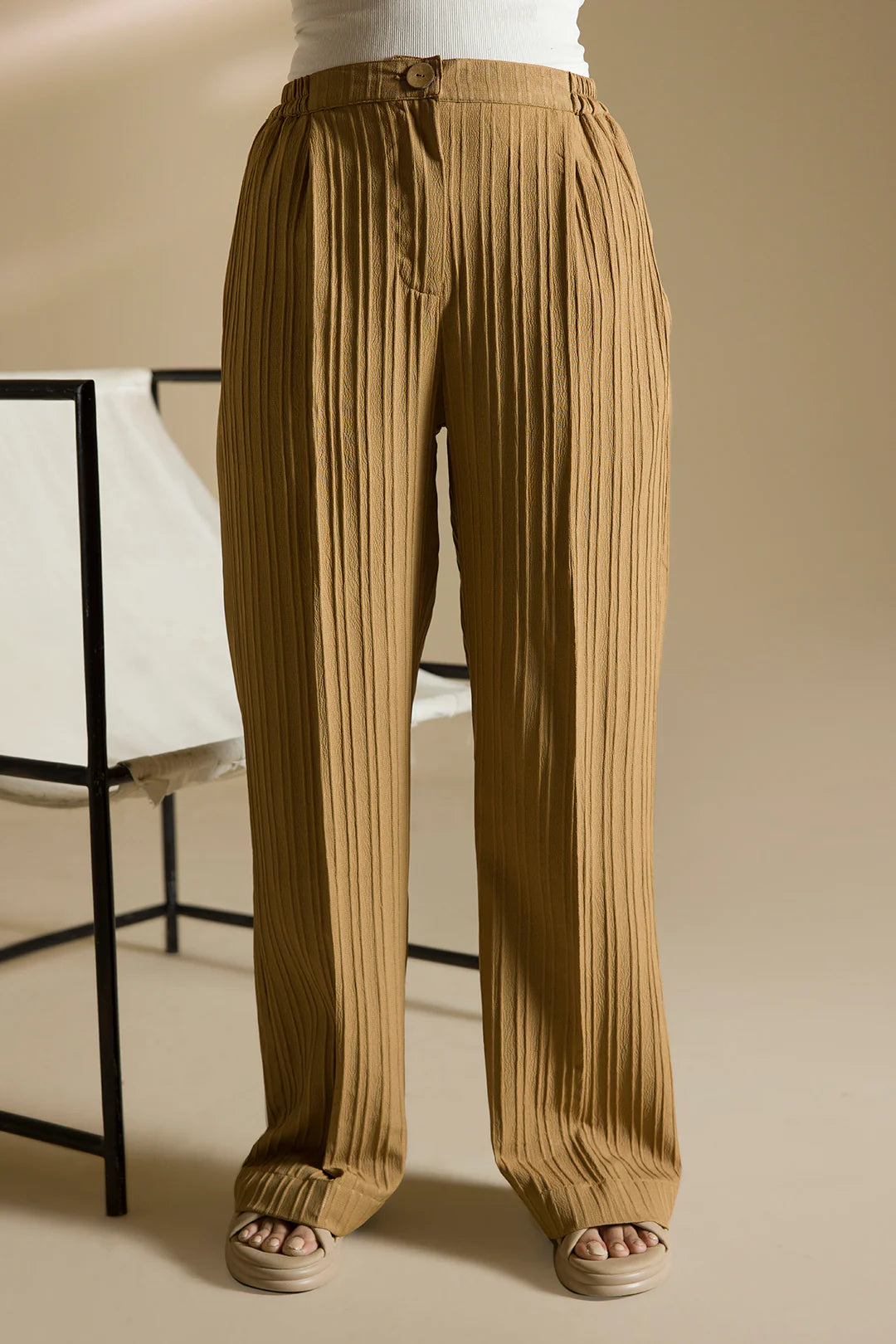 Tailored Wide-Leg Trousers – Brown