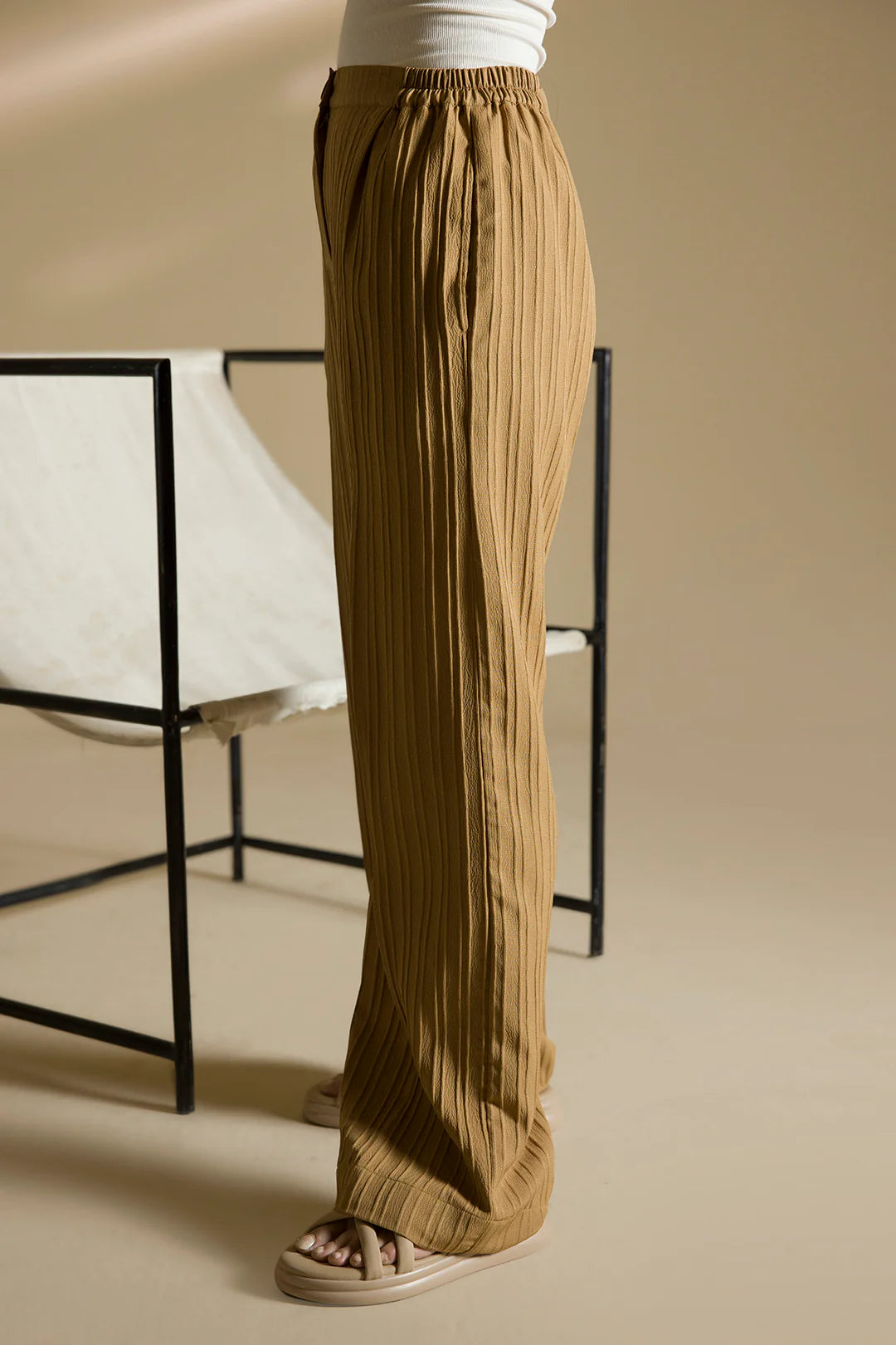 Tailored Wide-Leg Trousers – Brown