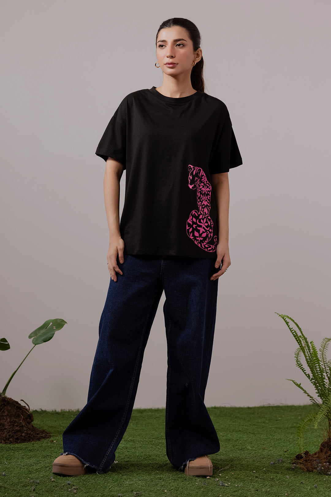 Graphic T-Shirt – Black
