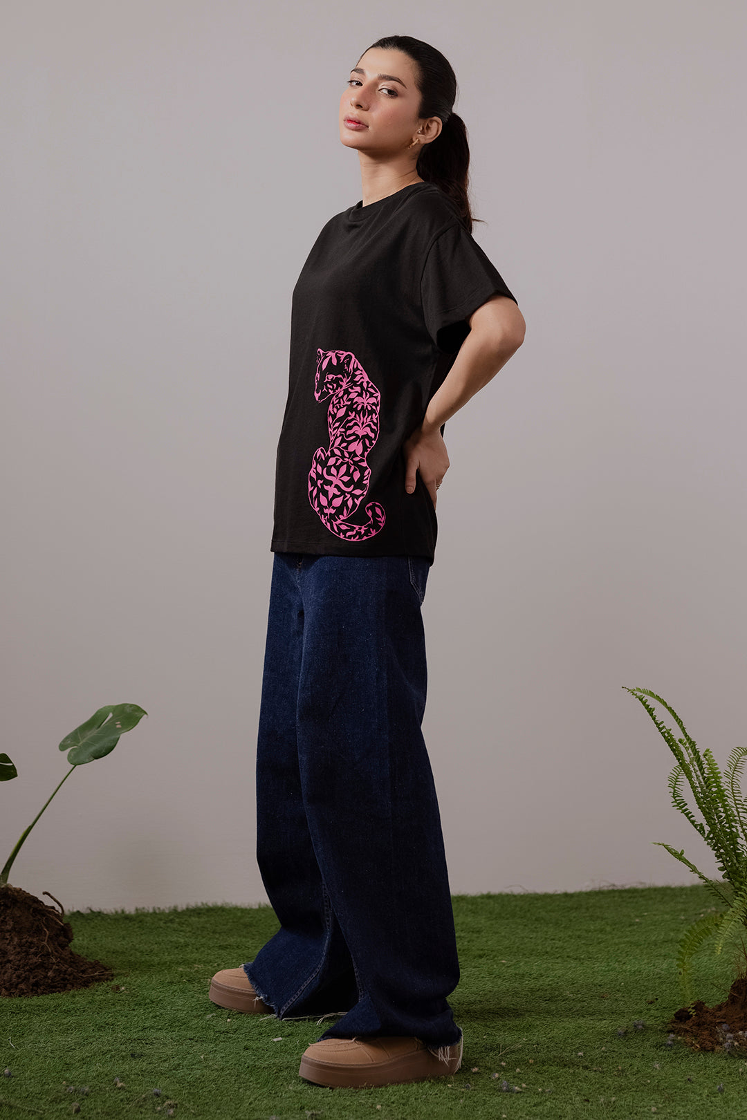 Graphic T-Shirt – Black